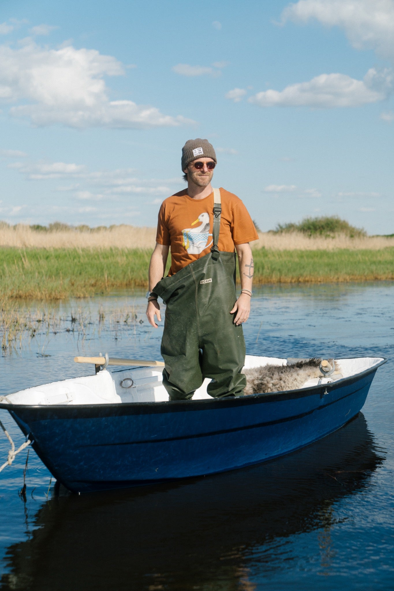 Seagull in a Cup T-shirt (Mocha Bisque)