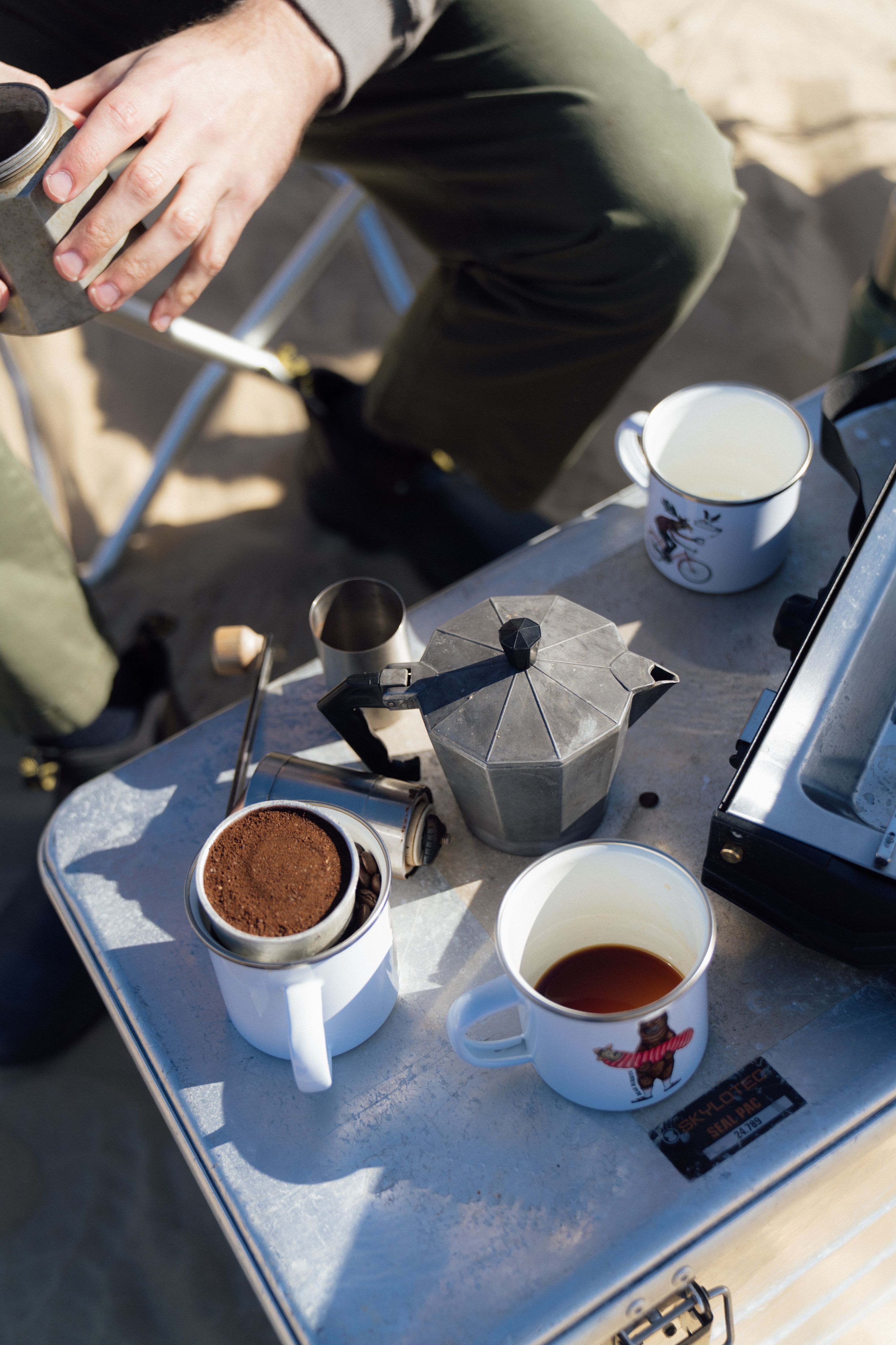 Bear Burrito Emaljekrus