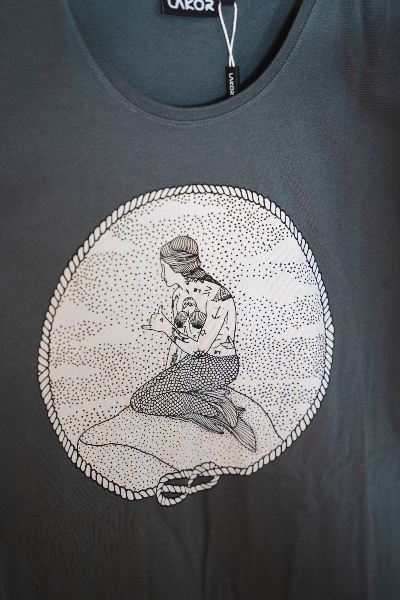 Mermaid Shaka T-shirt - Urban Chic