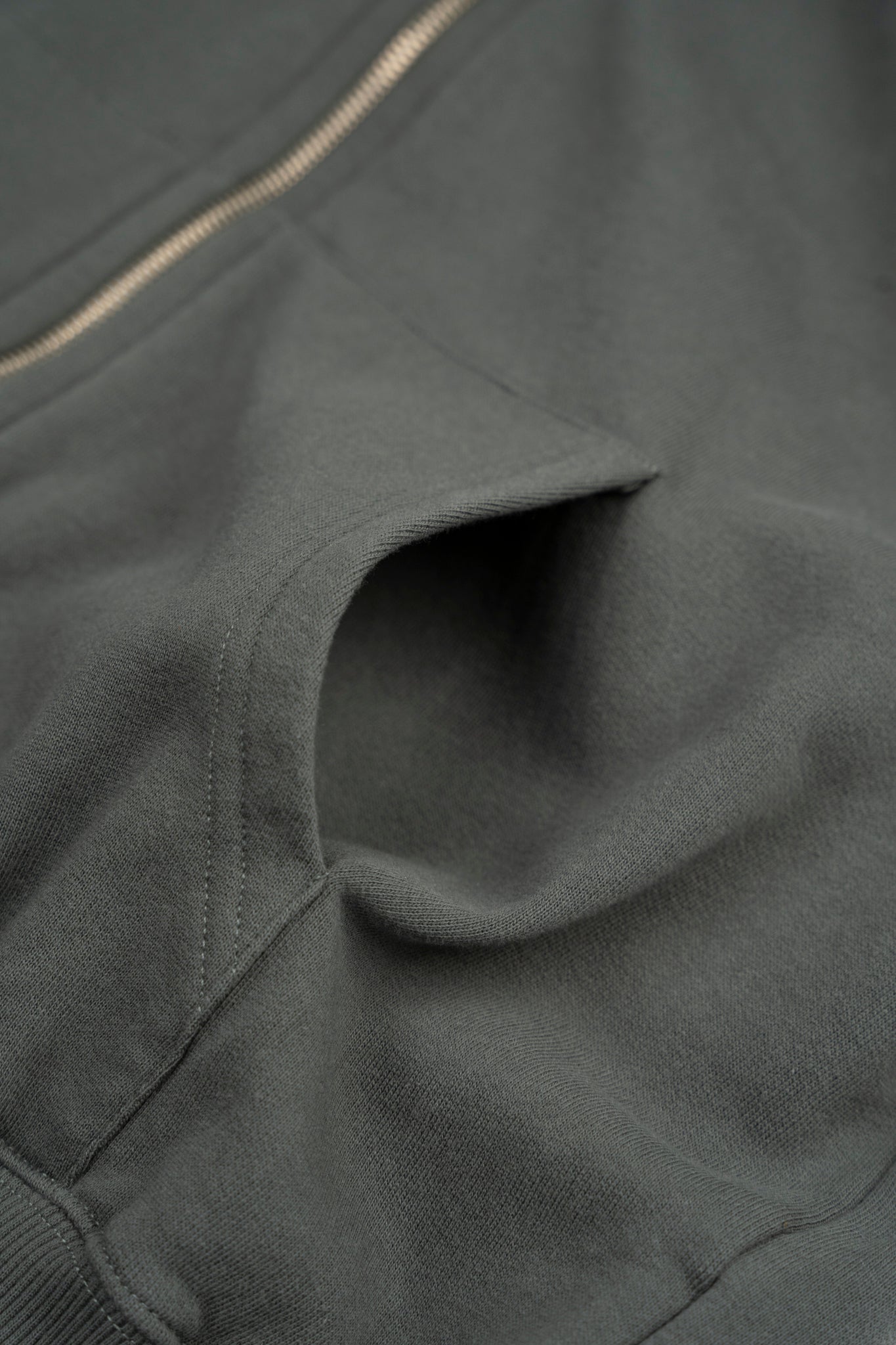 LAKOR Mini Flow Zip Hoodie Sweatshirt Urban Chic