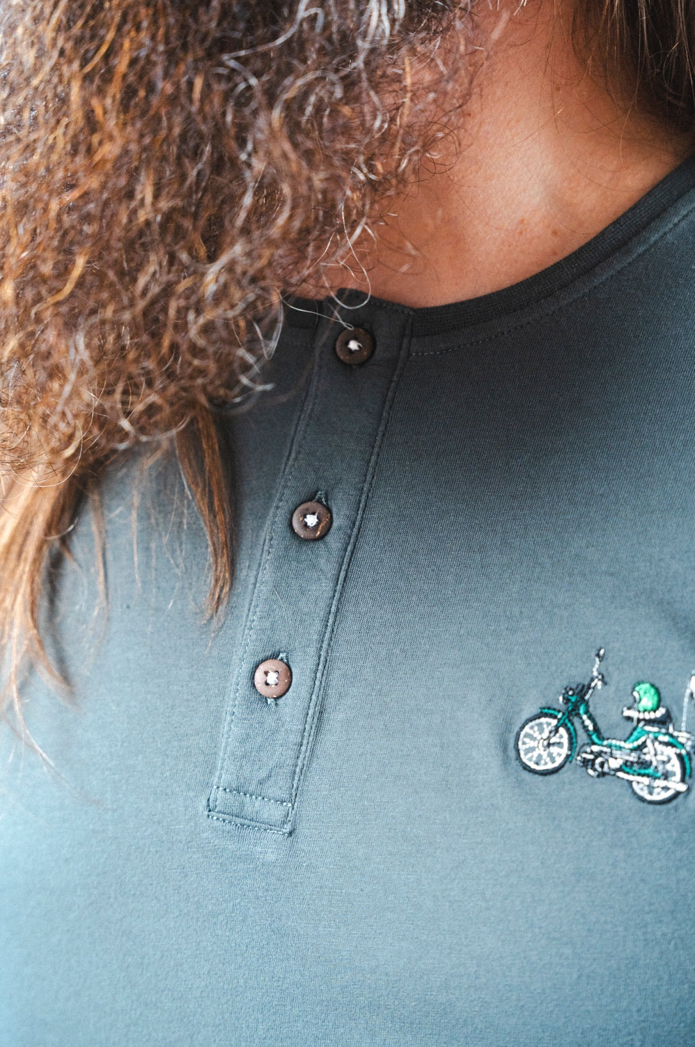 LAKOR Mini Forest Maxi Henley T-Shirt Urban Chic